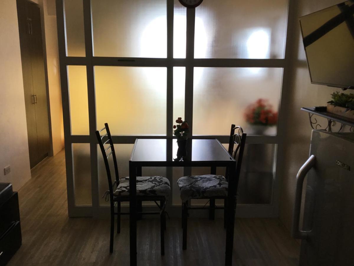 Condominium With Swimming Pool And Viewing Deck Tagaytay City Bagian luar foto