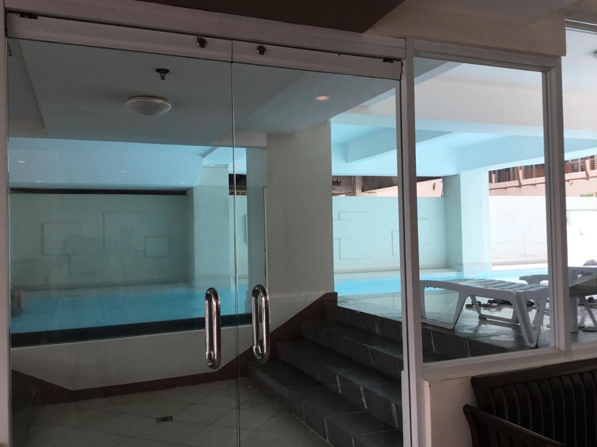 Condominium With Swimming Pool And Viewing Deck Tagaytay City Bagian luar foto