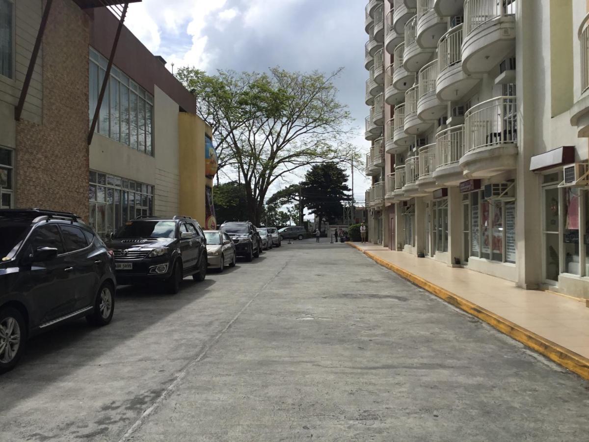 Condominium With Swimming Pool And Viewing Deck Tagaytay City Bagian luar foto